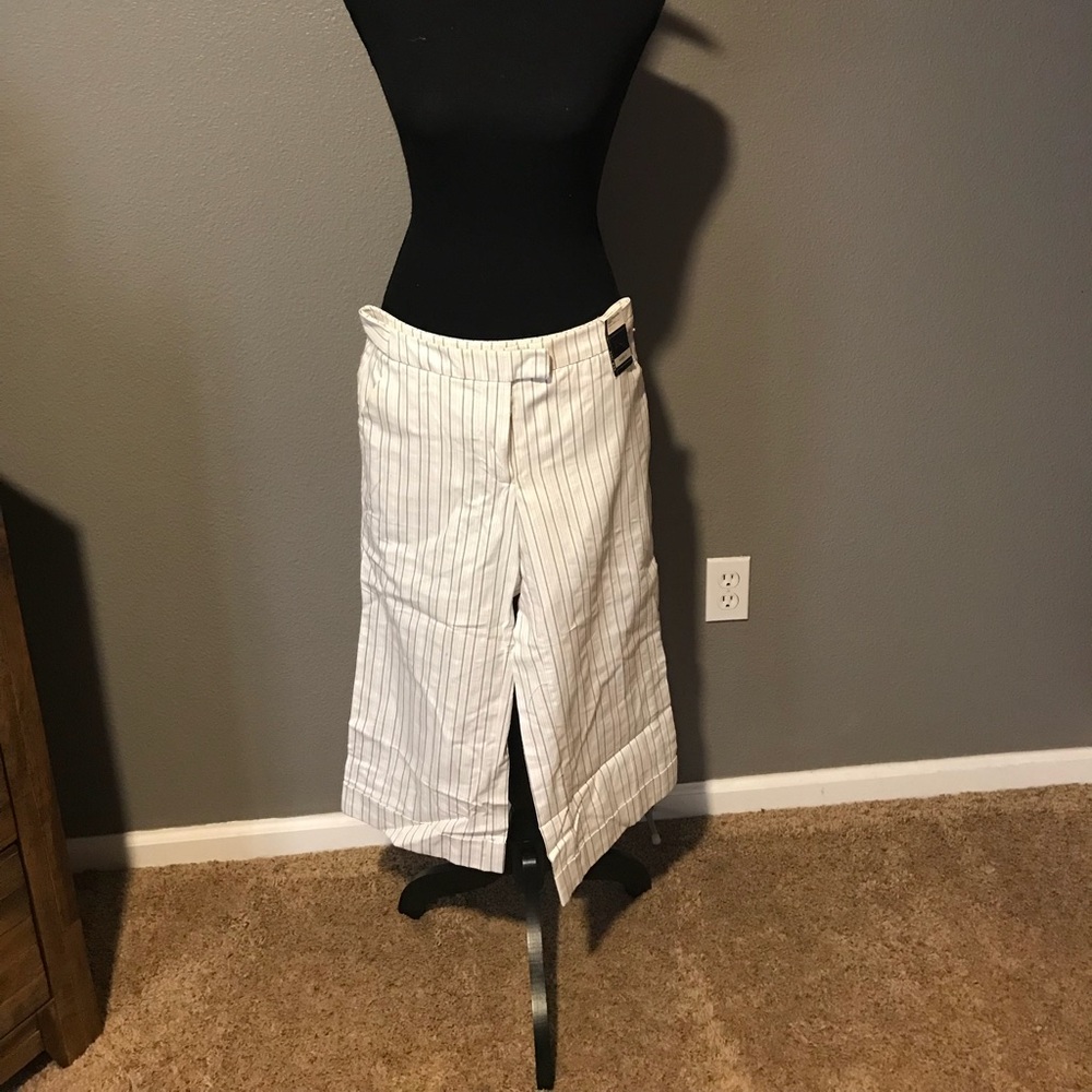 NWT NY&Co Capris